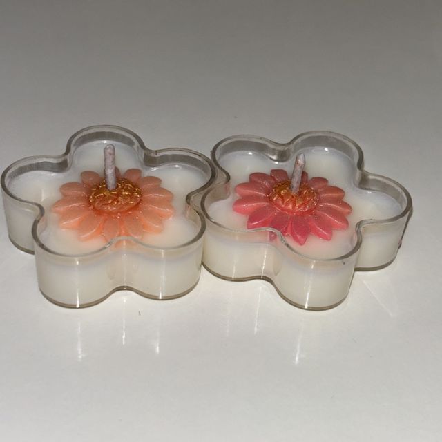 DH-17: Eight flower tea lights in heart, square, flower and round plastic cups, the flower pair.