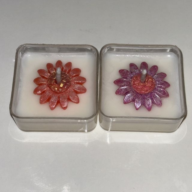 DH-17: Eight flower tea lights in heart, square, flower and round plastic cups, the square pair.